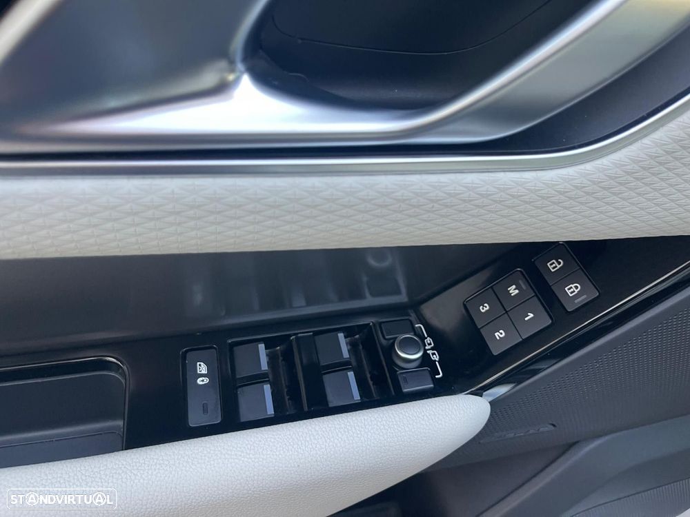 Land Rover Range Rover Velar 3.0 D300 AWD - 37