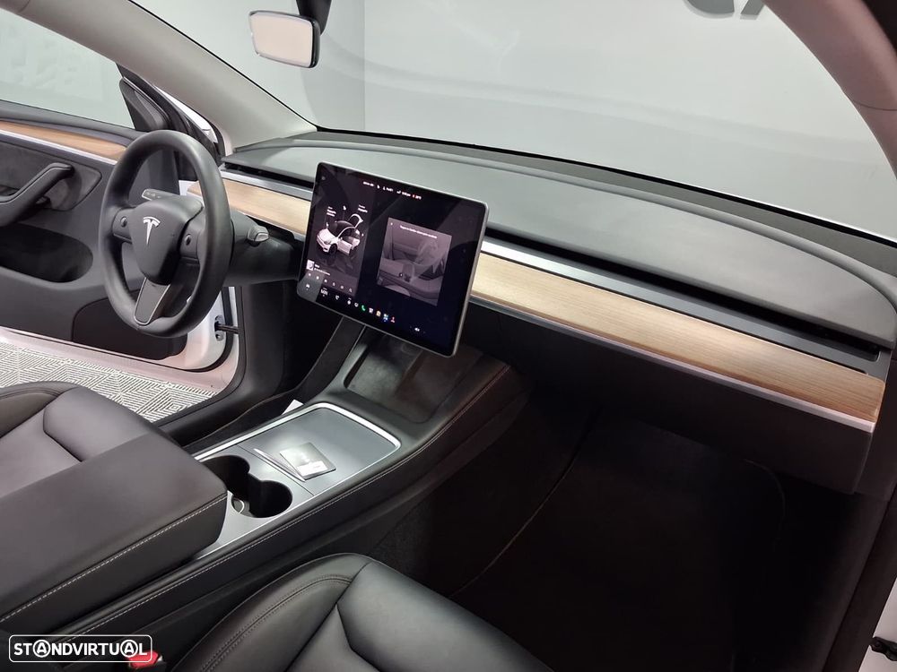 Tesla Model Y - 21