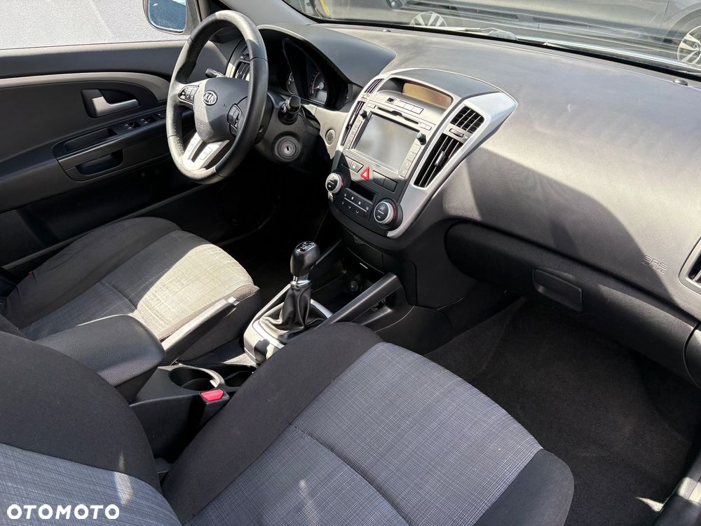 Kia Ceed 1.6 CRDi 90 Vision - 16