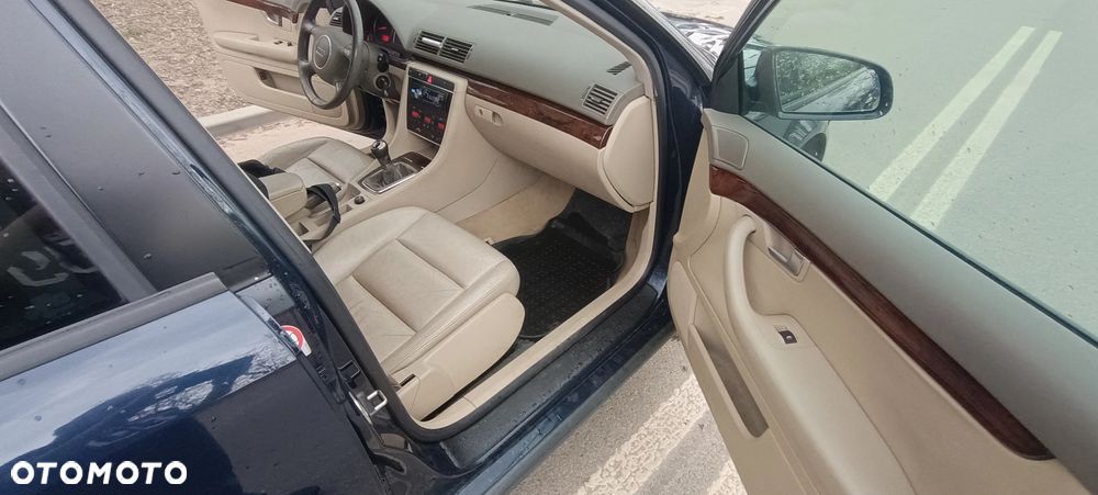 Audi A4 Limousine - 13