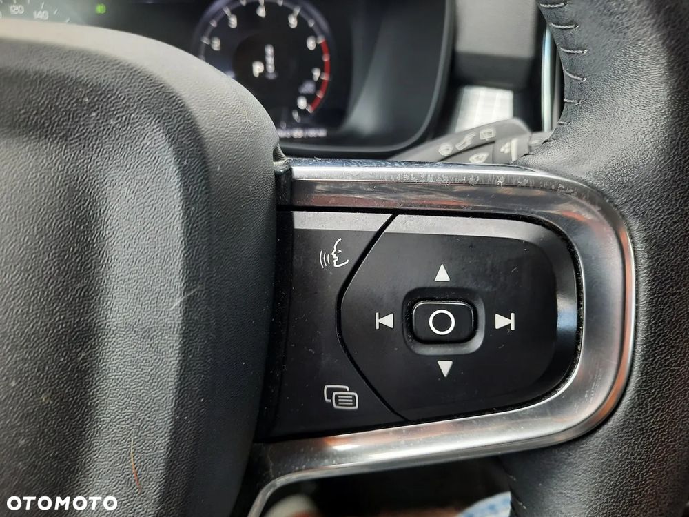 Volvo XC 40 T3 Momentum - 31