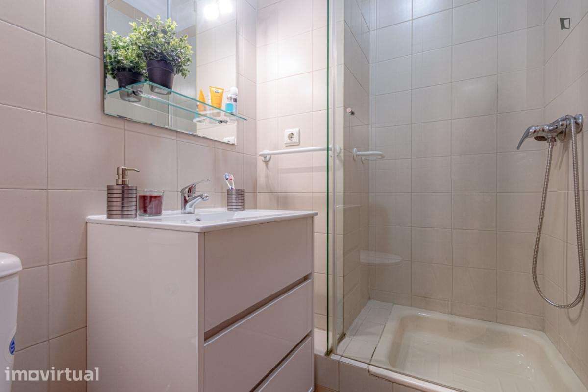 Quarto - localizado em Paranhos Porto - Grande imagem: 2/12
