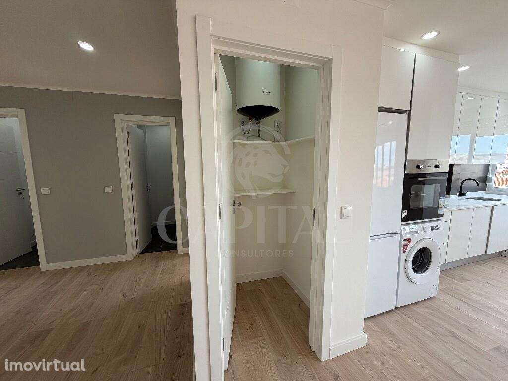 T4 com Varanda e Cozinha Equipada na Amadora - Grande imagem: 2/54