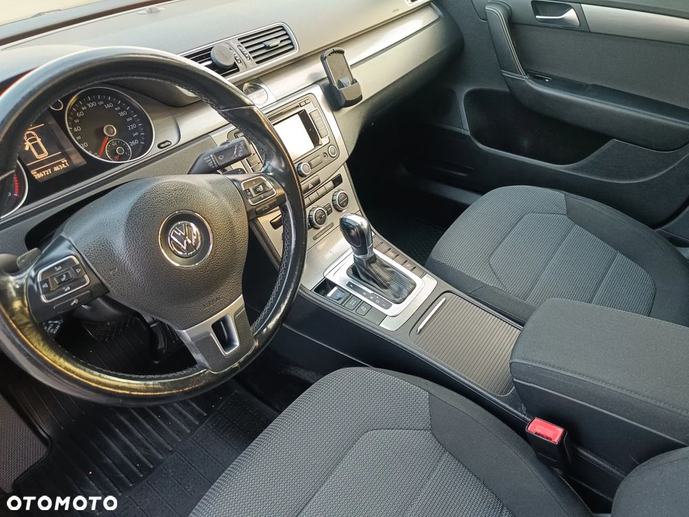 Volkswagen Passat 2.0 TDI DSG BlueMotion Technology Comfortline - 20