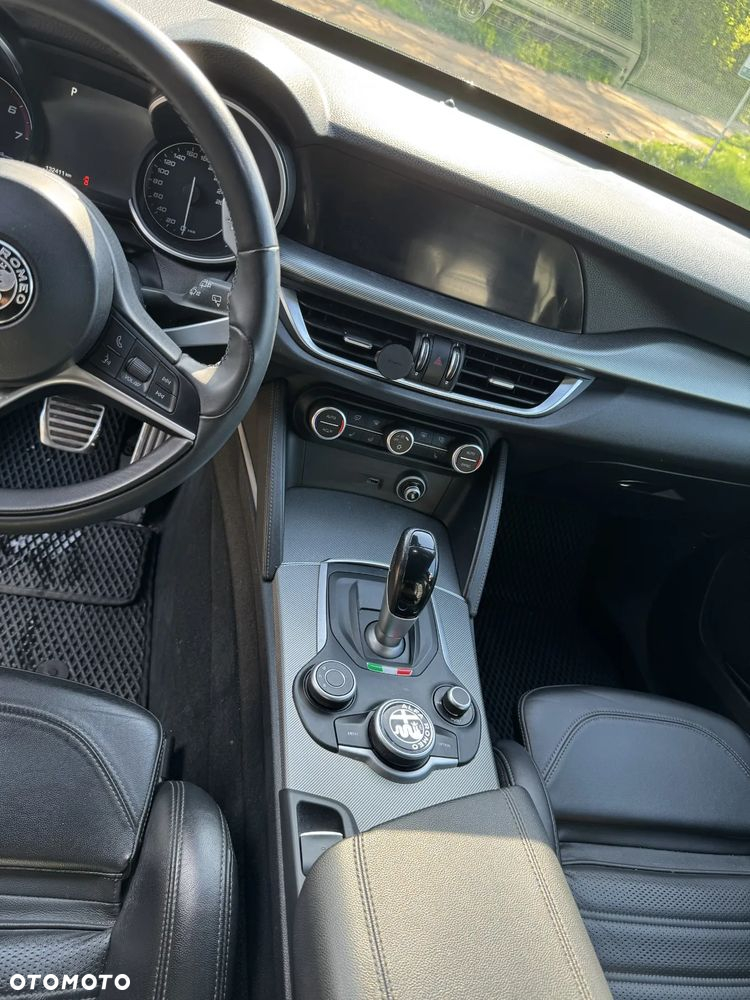 Alfa Romeo Stelvio 2.0 Turbo 16V AT8-Q4 Veloce Ti - 10