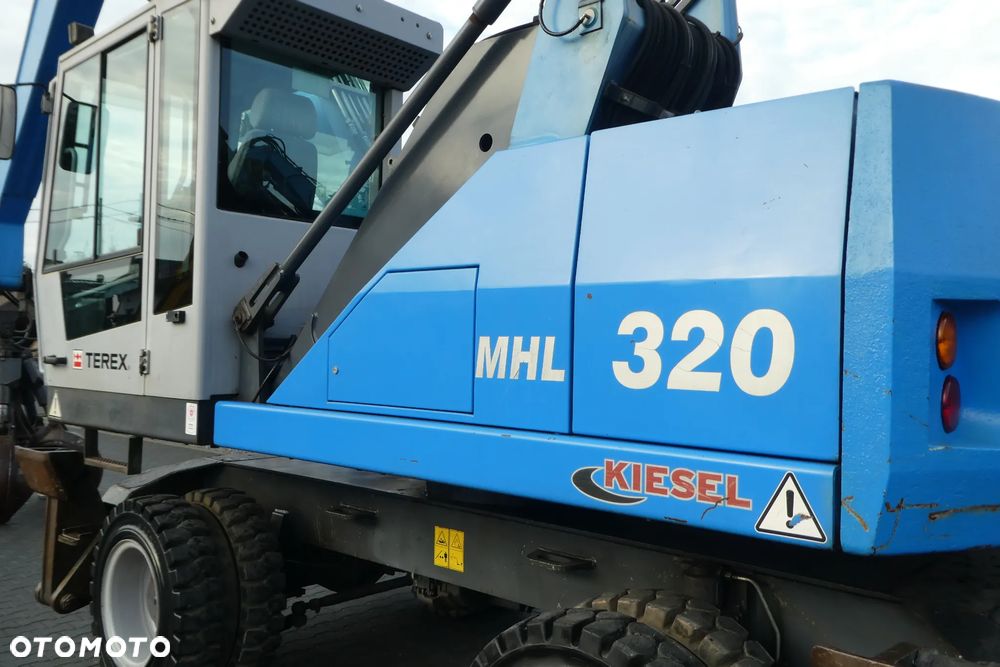 Fuchs MHL 320 Z NIEMIEC PRZEŁADUNKOWY - 32