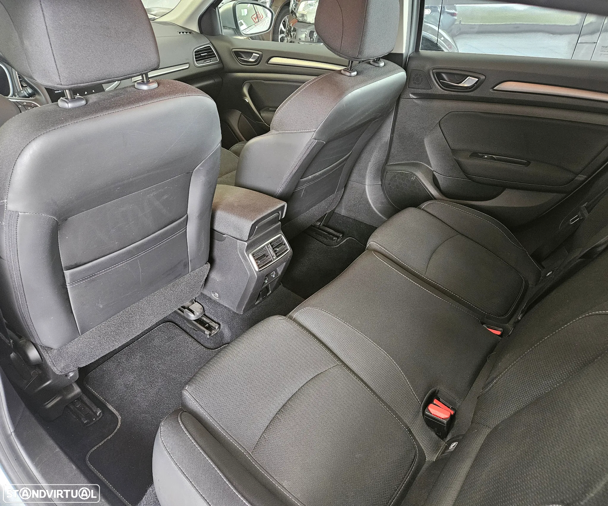 Renault Mégane Sport Tourer TCe 115 GPF ZEN - 35