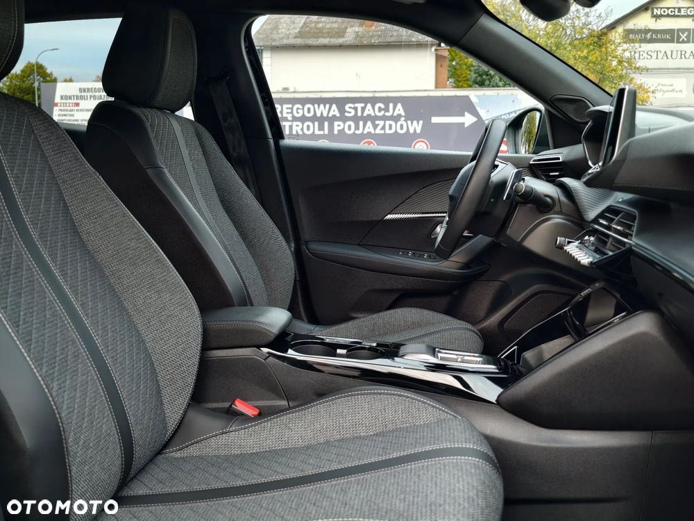Peugeot 2008 PureTech 130 Allure S&S EAT8 - 30