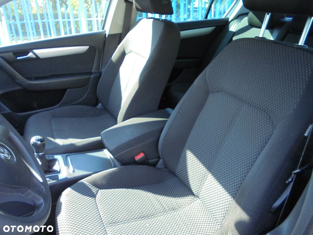 Volkswagen Passat 2.0 TDI Comfortline - 6