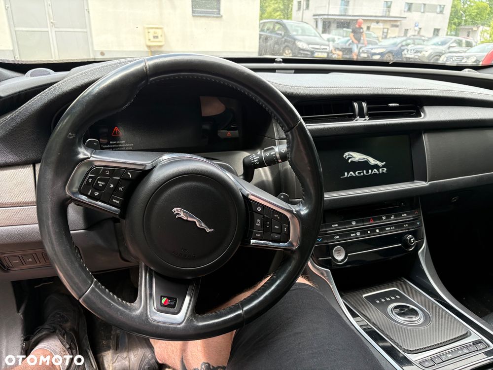 Jaguar XF - 4