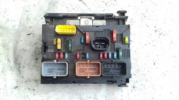 SKRZYNKA BEZPIECZNIKÓW MODUŁ BSM 9661087080 PEUGEOT 307 01-
