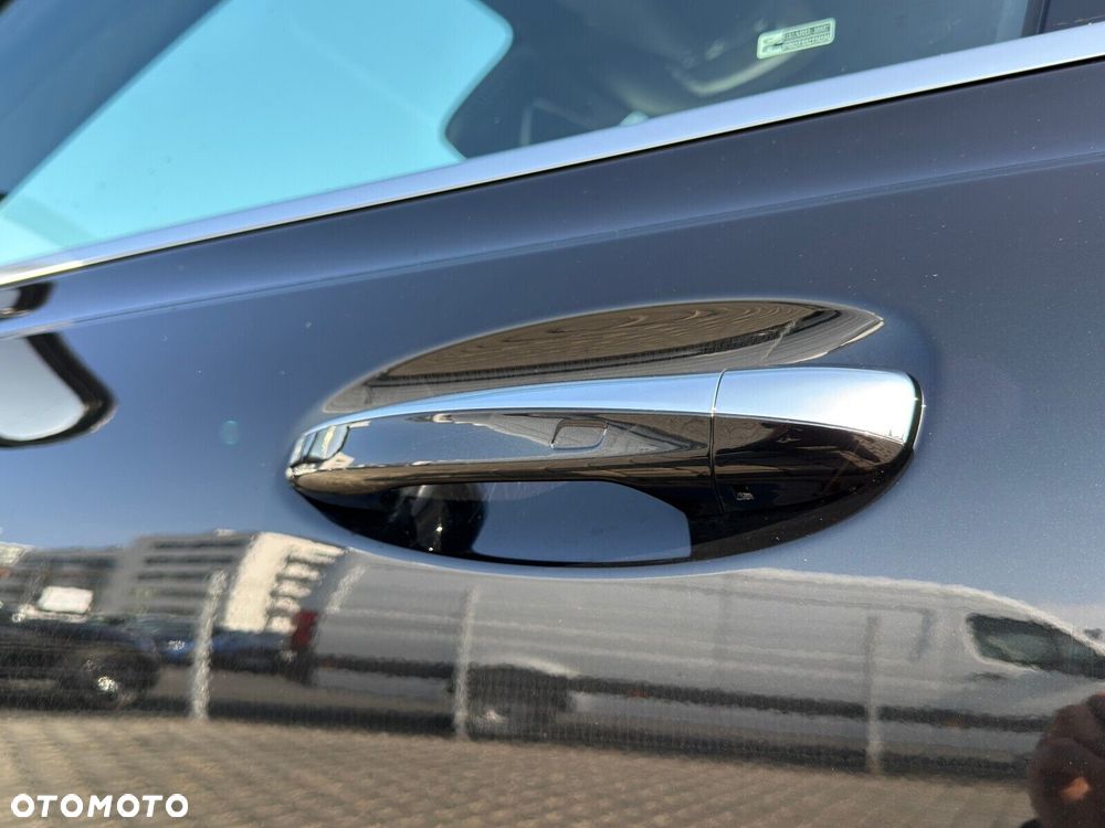 Mercedes-Benz GLB - 13