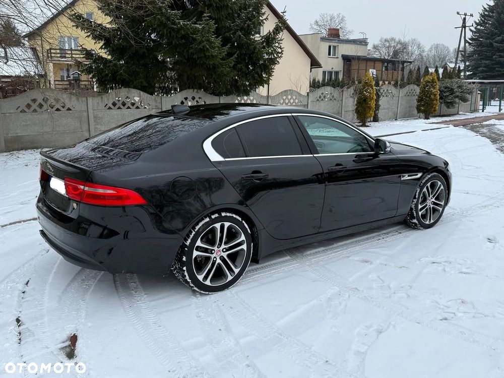 Jaguar XE 2.0 D Prestige - 5