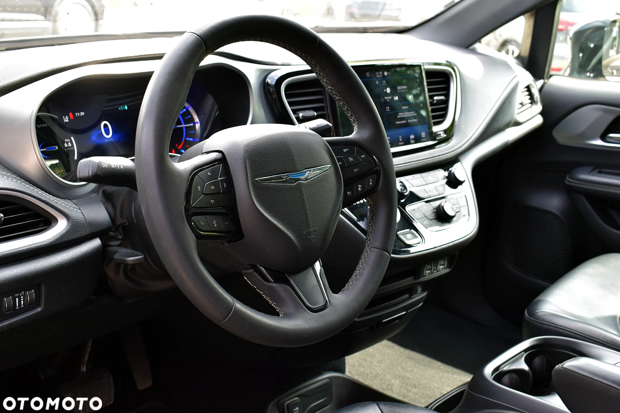 Chrysler Pacifica - 4