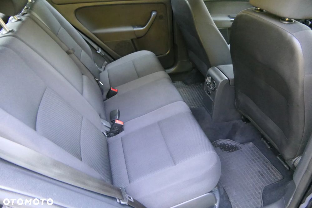 Volkswagen Golf 2.0 TDI DPF Comfortline - 19