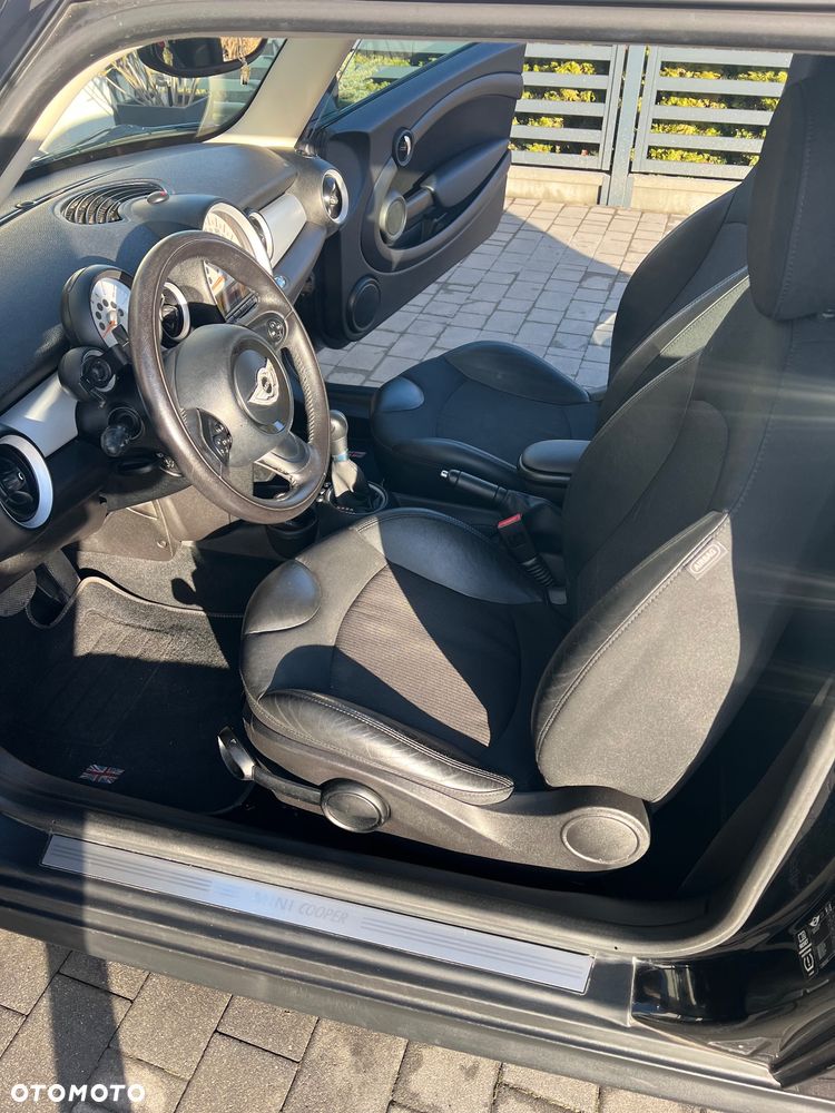MINI Cooper Standard - 12