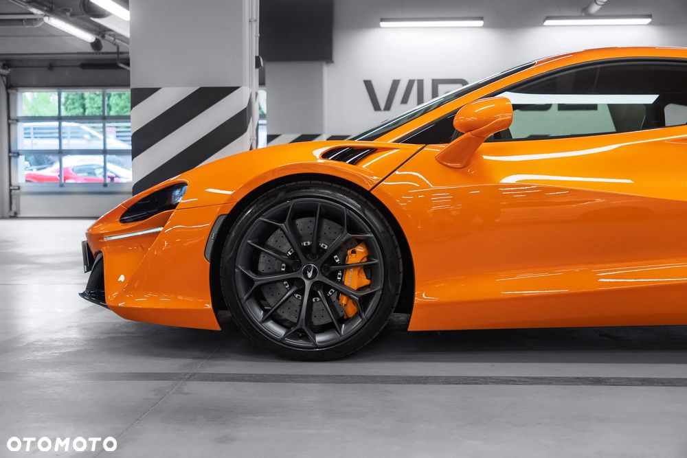 McLaren Artura - 4