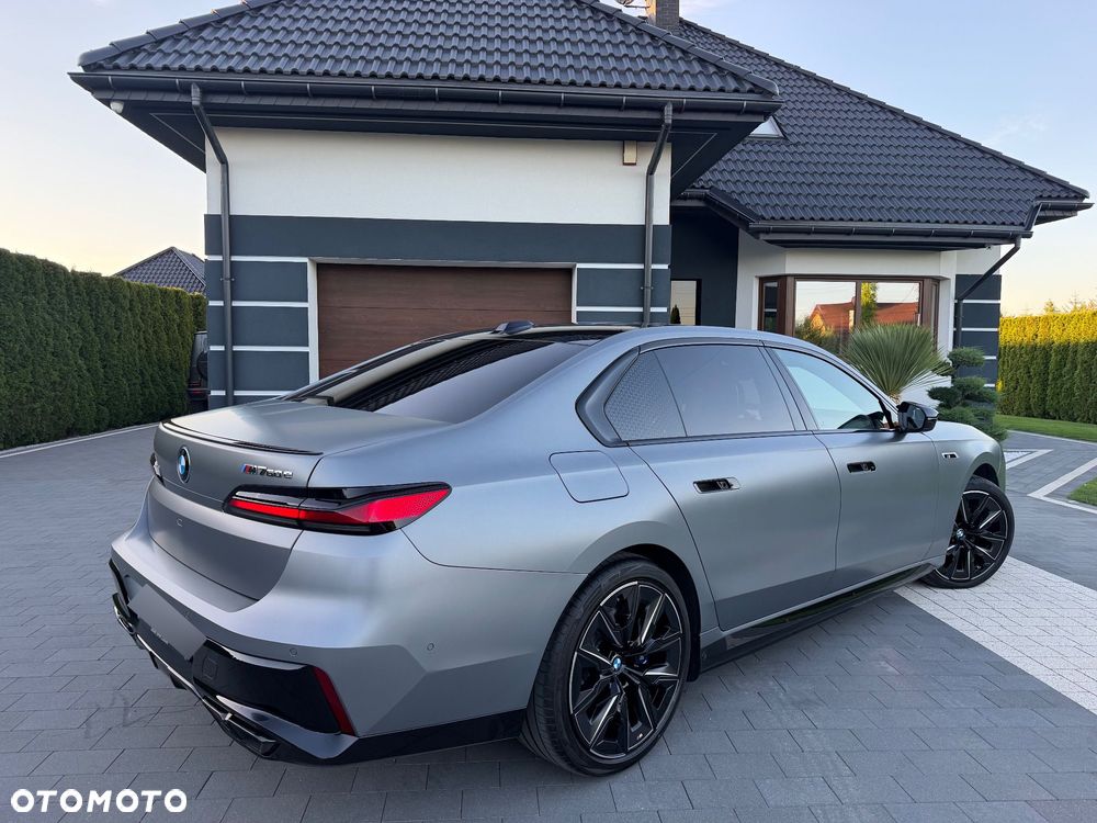 BMW Seria 7 M760e PHEV xDrive Individual Edition sport - 40
