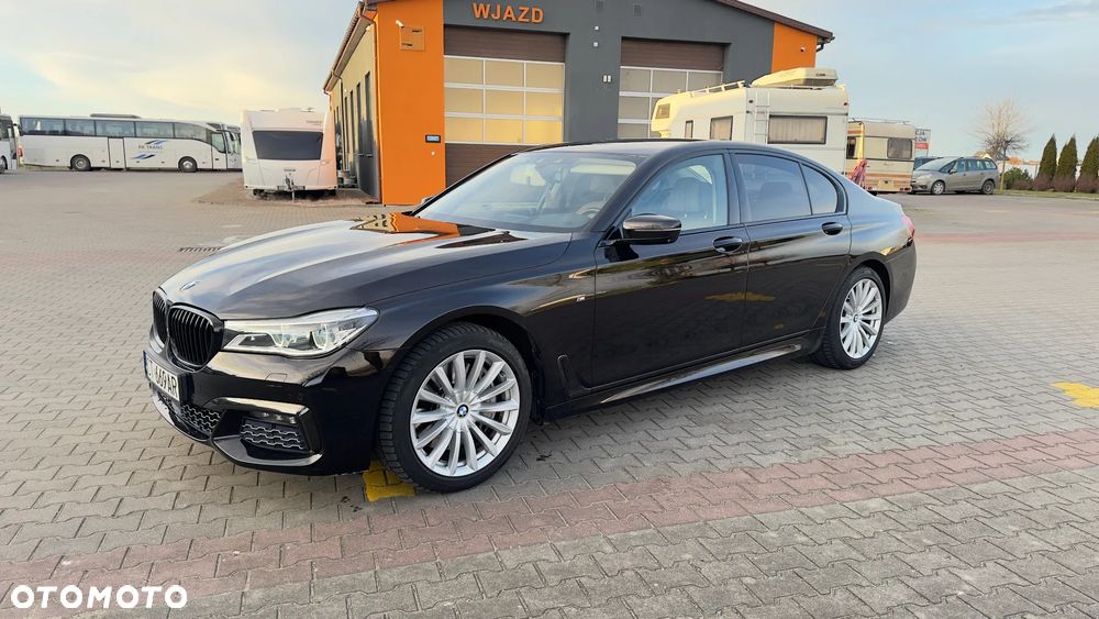 BMW Seria 7 750i xDrive - 14