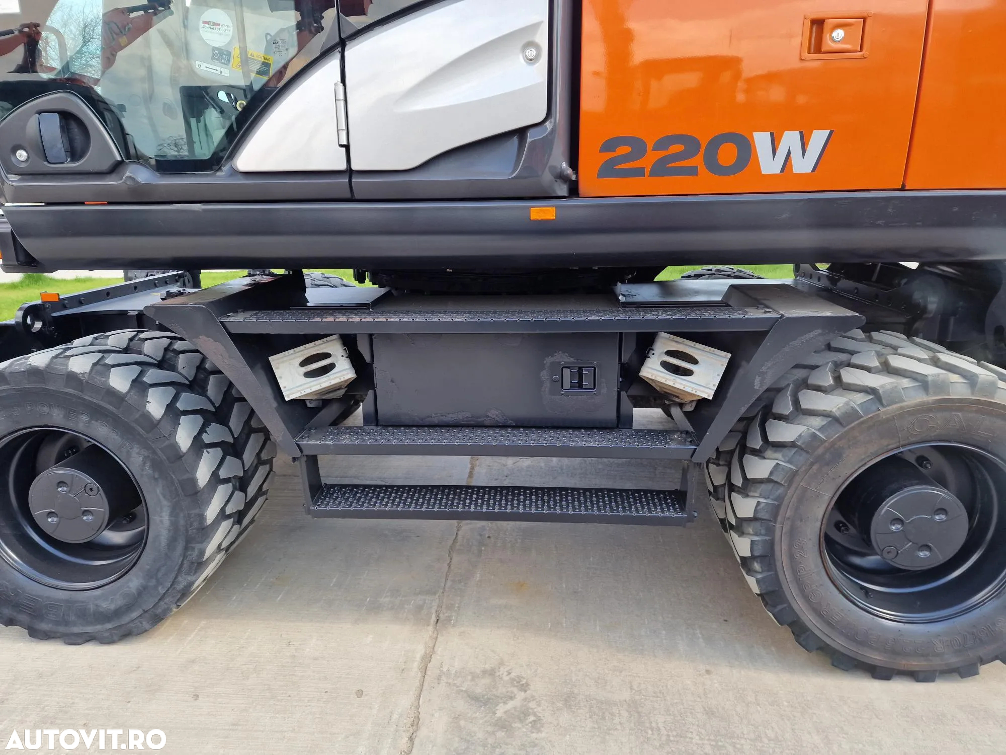 Hitachi ZX220W-6, 22tone, 2019, 4.844h, Cupa NOUA 1,3mc, LAMA si CALE, 3 BRATE excavare, Inst picon, a doua inst hidr, Gresare automata, posibilitate leassing 4 ani, CA NOU, PROMOTIE 109.900 EUR+Tva - 17