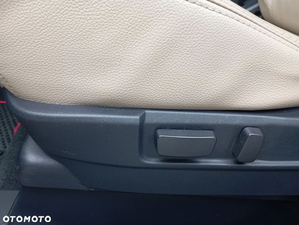 Mitsubishi Outlander 2.0 Instyle Navi 4WD CVT - 16