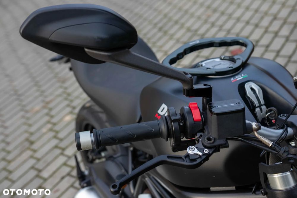 Ducati Monster - 12