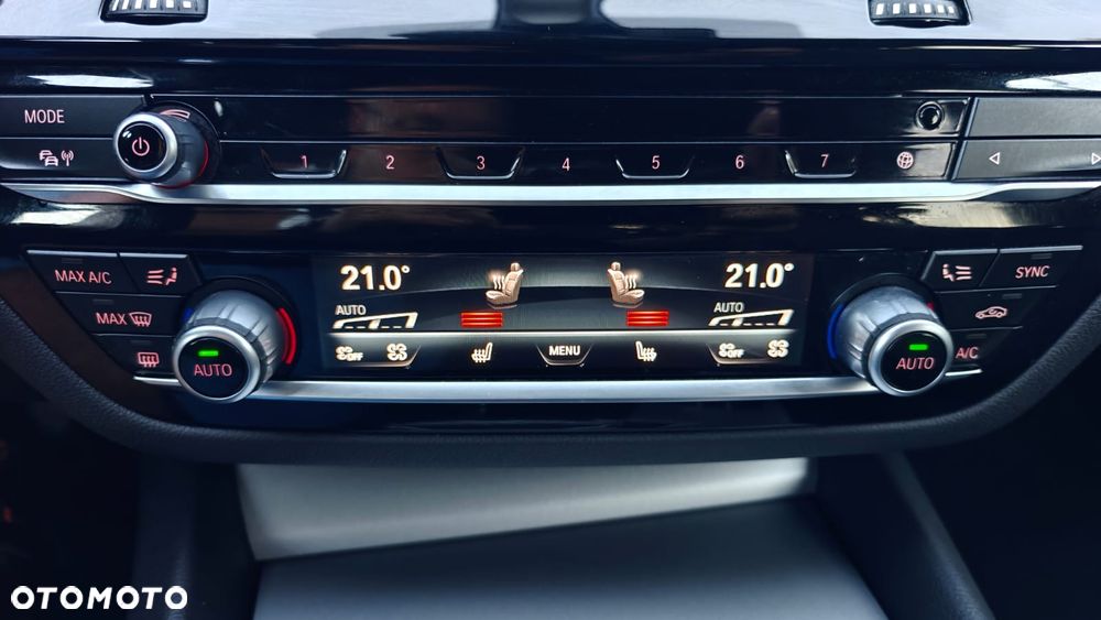BMW Seria 5 520i Luxury Line - 26