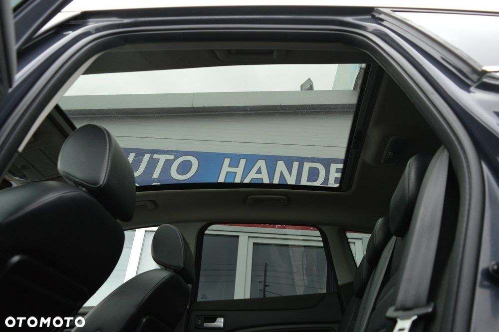 Ford Kuga 2.0 TDCi 2x4 Titanium - 4