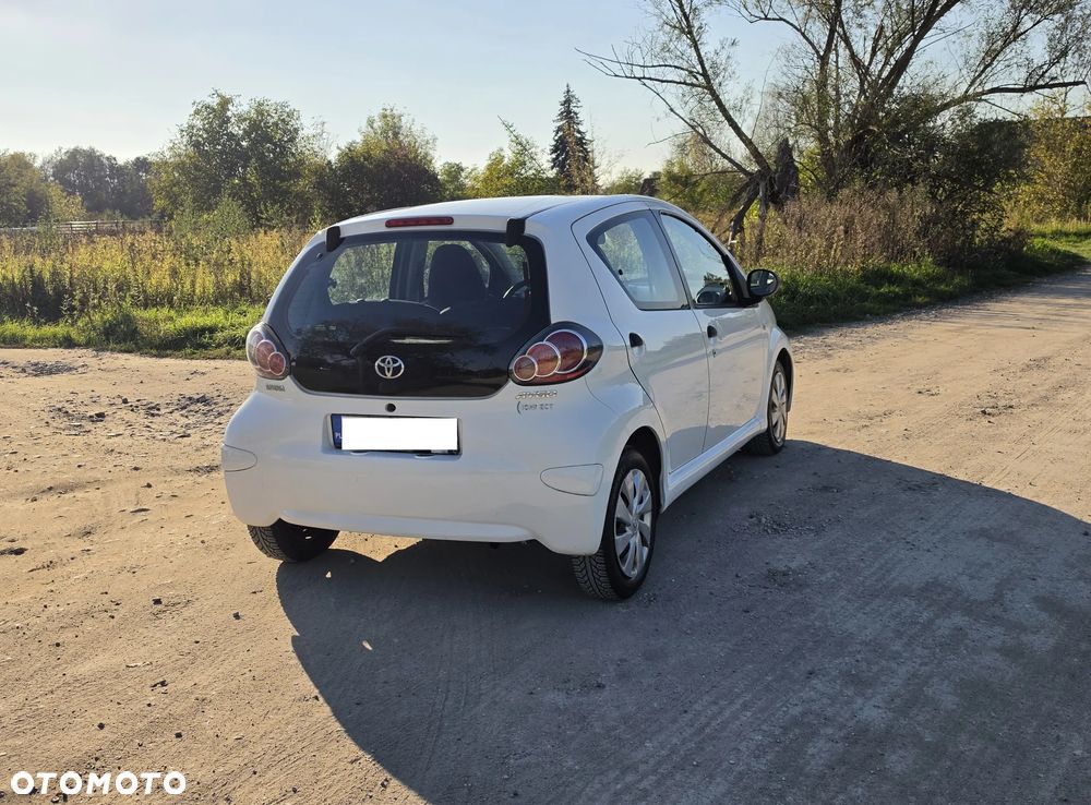 Toyota Aygo CoolBlue - 11