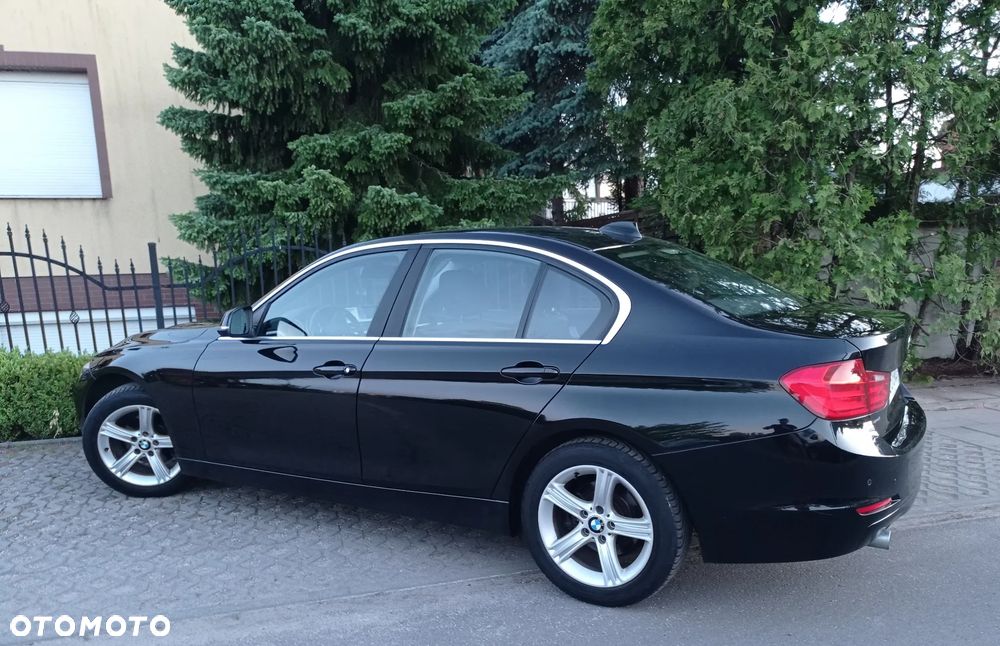 BMW Seria 3 318d DPF Edition Sport - 20