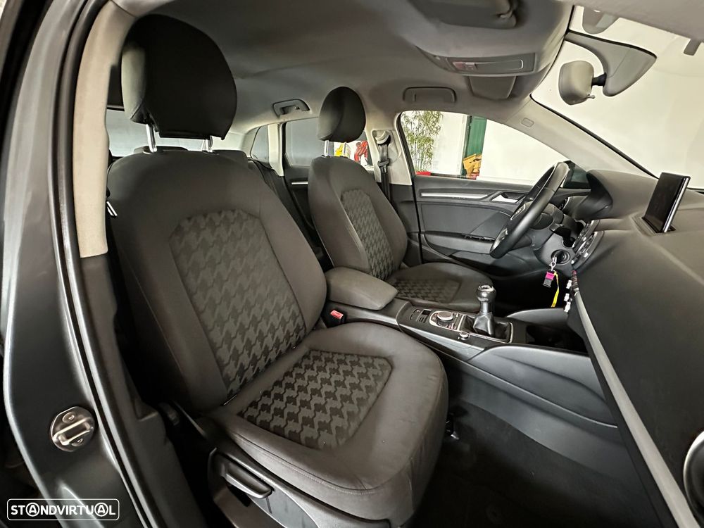 Audi A3 Sportback 1.6 TDI Advance Ultra - 27