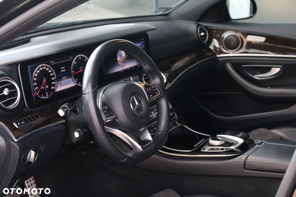 Mercedes-Benz Klasa E 220 d 4-Matic 9G-TRONIC - 13