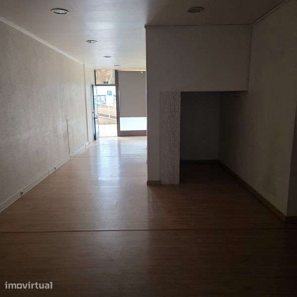 Arrenda-se espaço comercial em Queluz - Grande imagem: 3/8