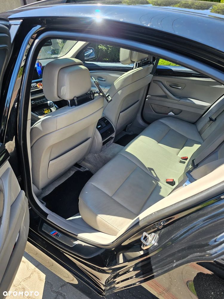 BMW Seria 5 528i - 12