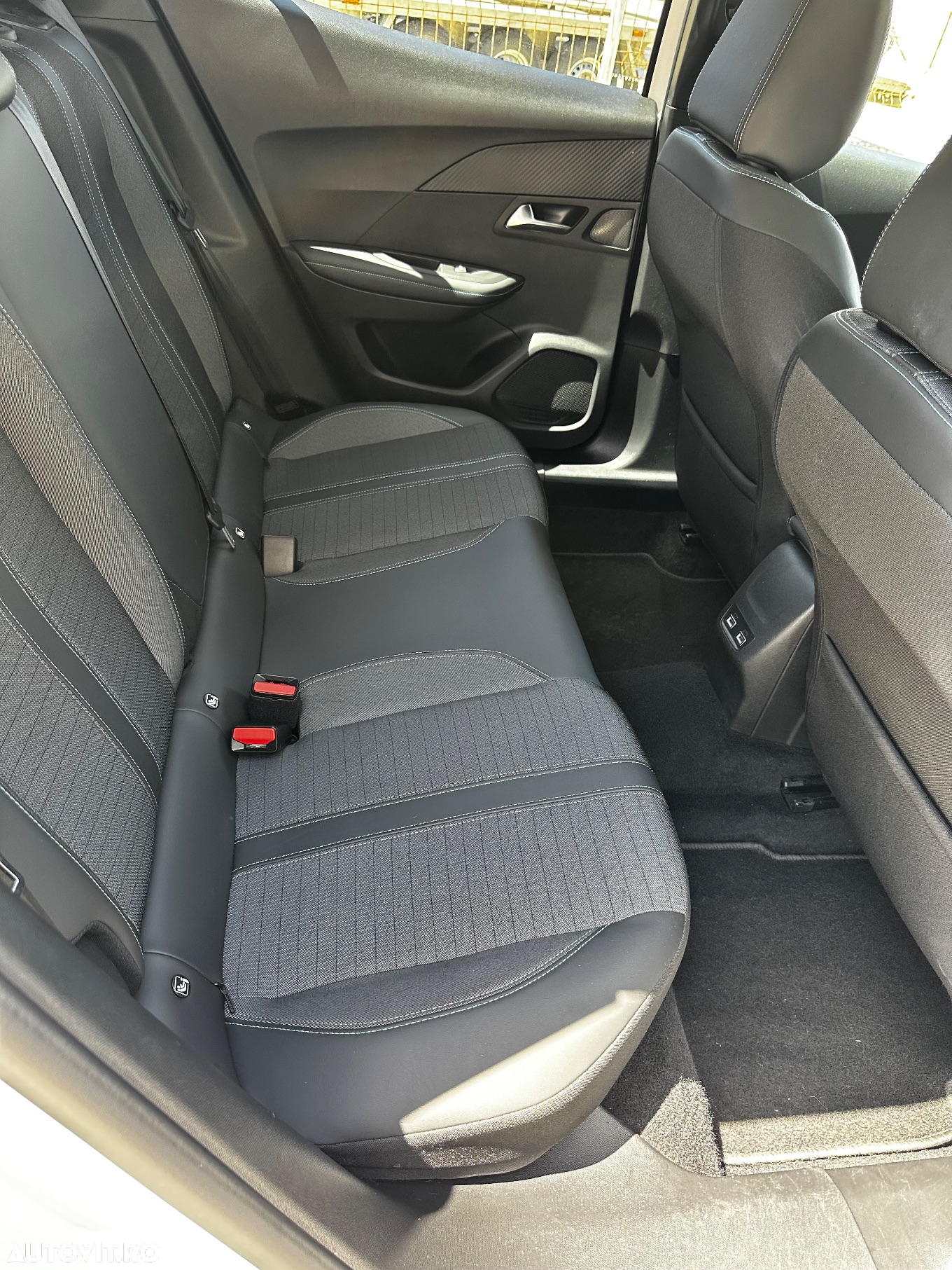 Peugeot 2008 1.5 BlueHDI 130 S&S EAT8 Allure - 18