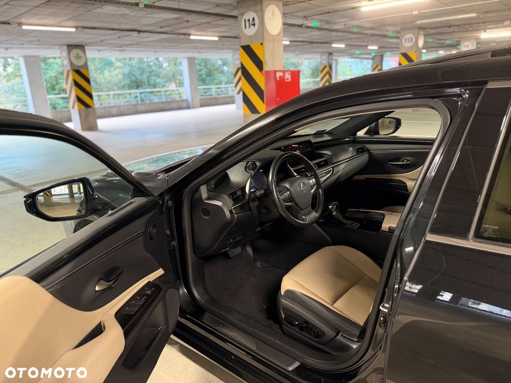 Lexus ES - 9