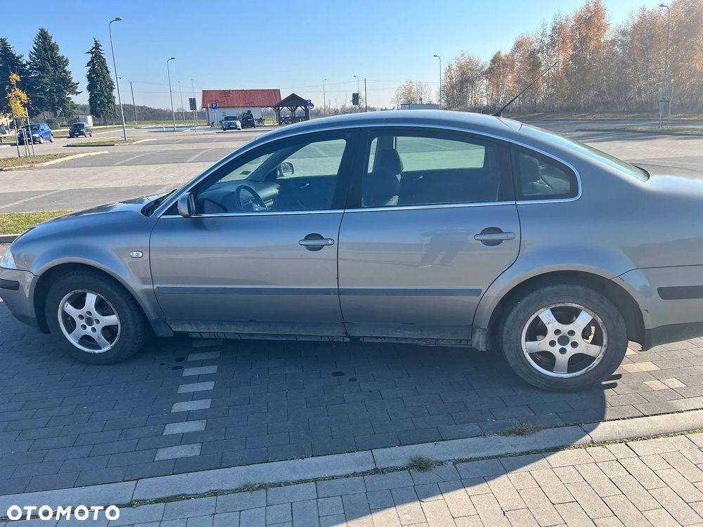 Volkswagen Passat 1.9 TDI Comfortline - 6