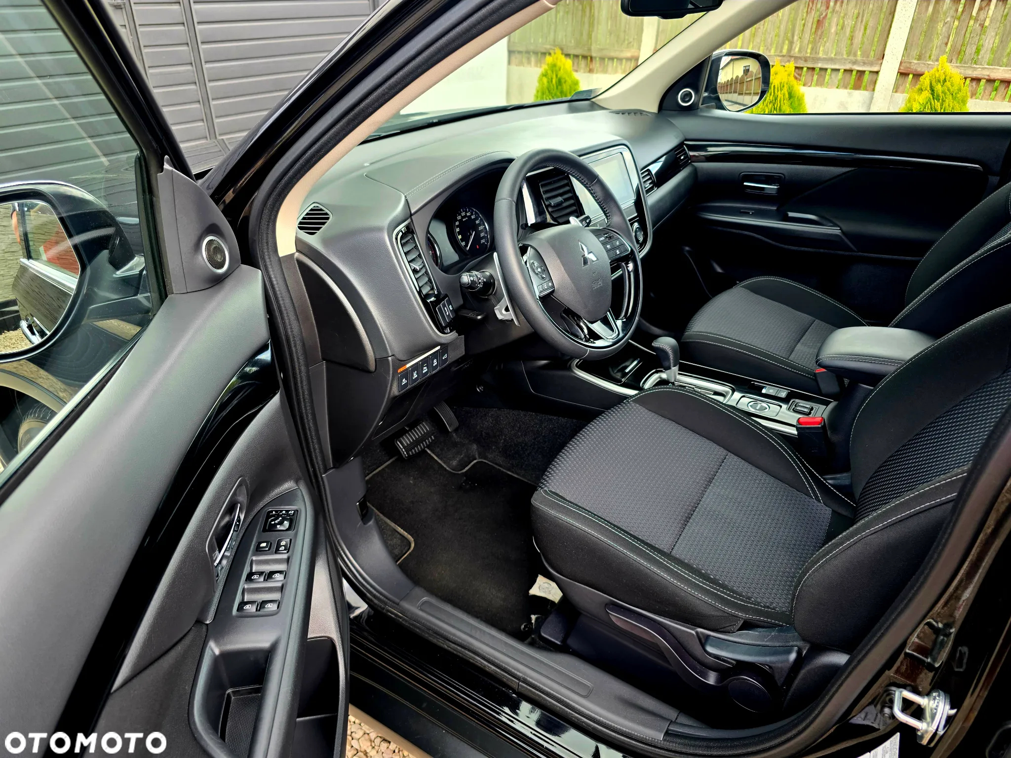 Mitsubishi Outlander 2.0 Instyle + 4WD CVT - 21