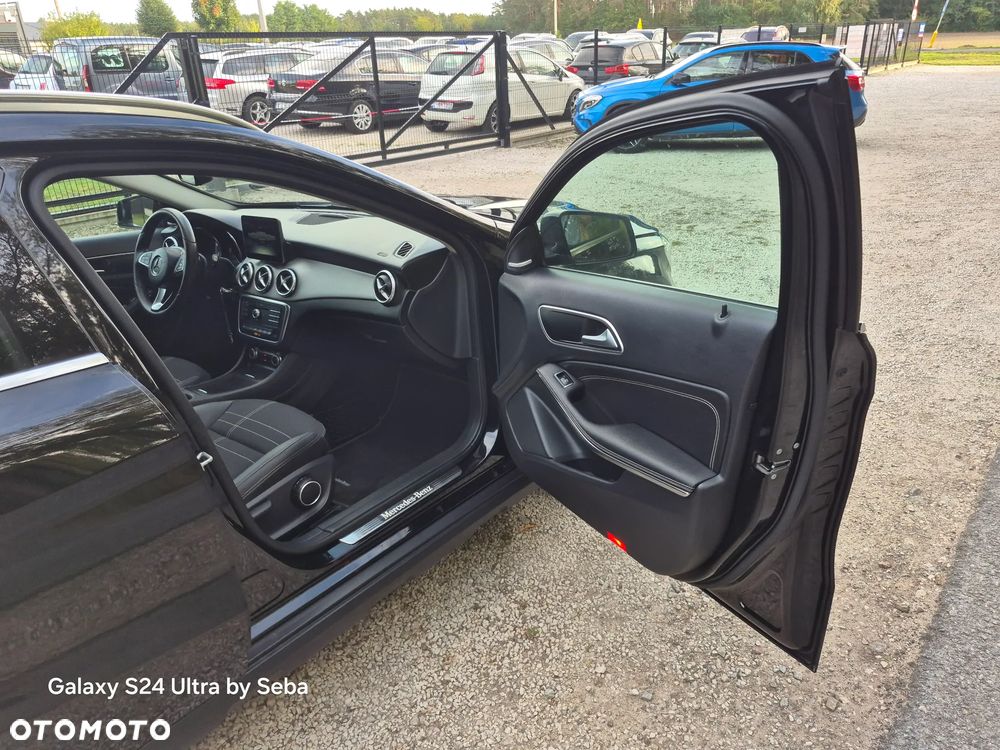 Mercedes-Benz GLA 200 7G-DCT - 26