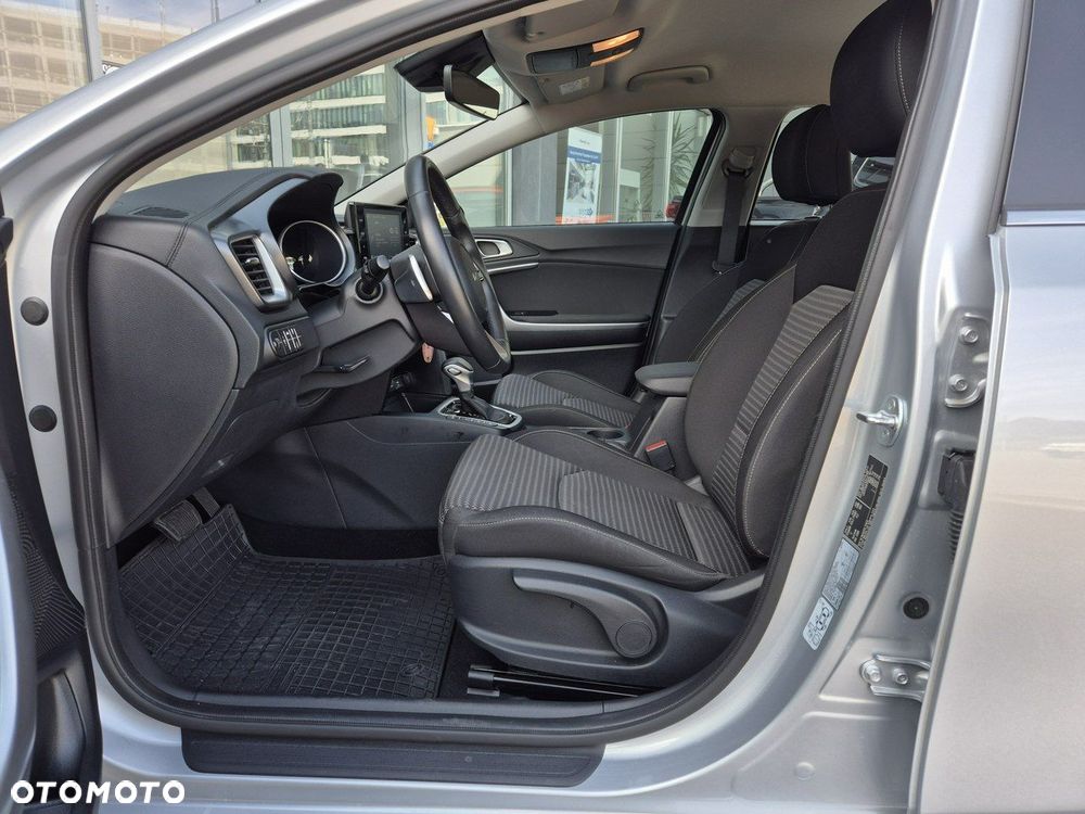 Kia Ceed - 11