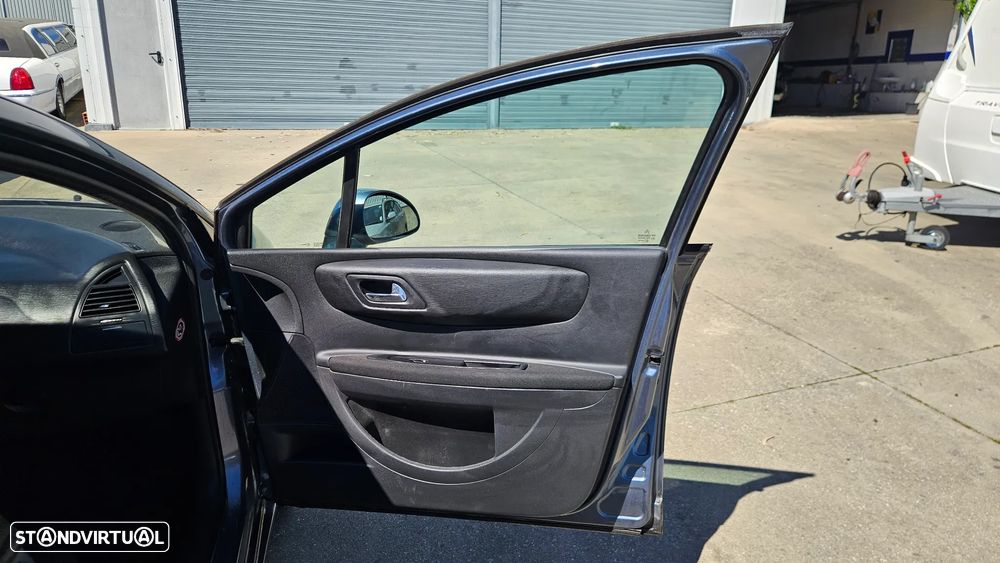 Citroën C4 ver-1-6-hdi-sx - 25