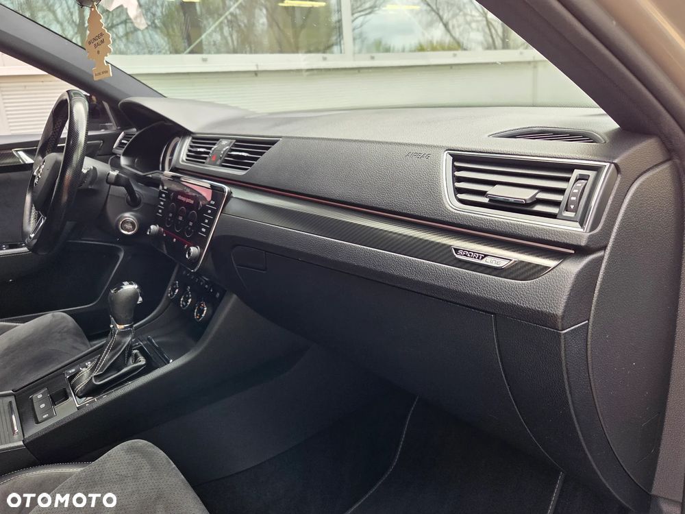 Skoda Superb 2.0 TDI SCR Sportline DSG - 28