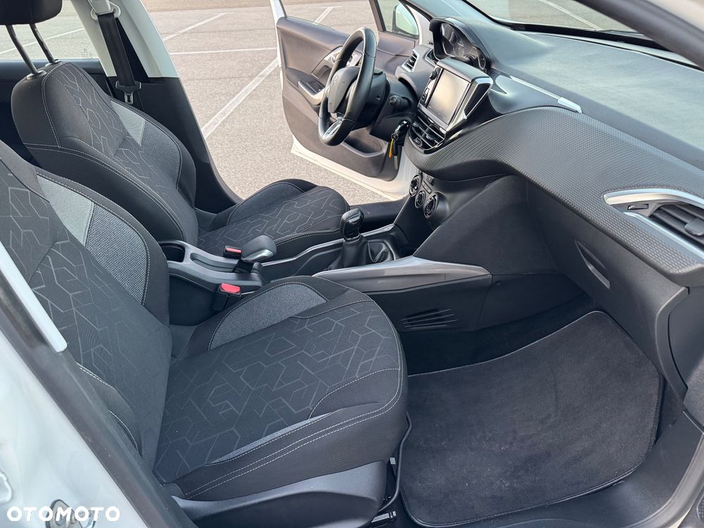 Peugeot 2008 1.2 Pure Tech Active - 18