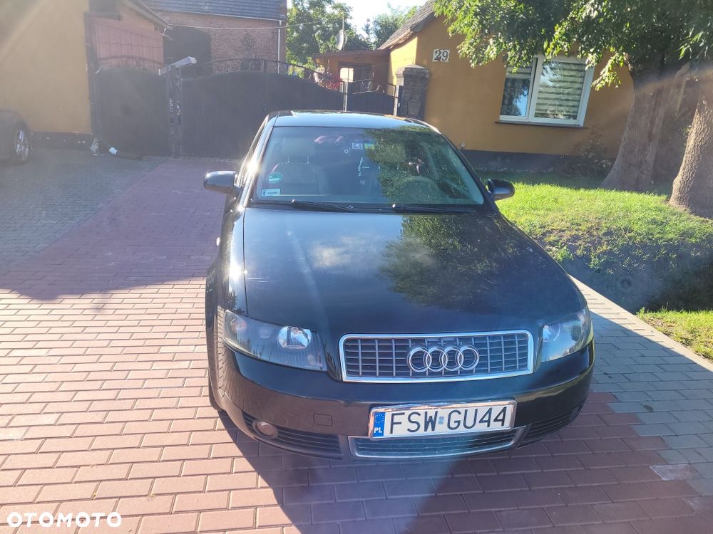 Audi A4 Limousine - 1