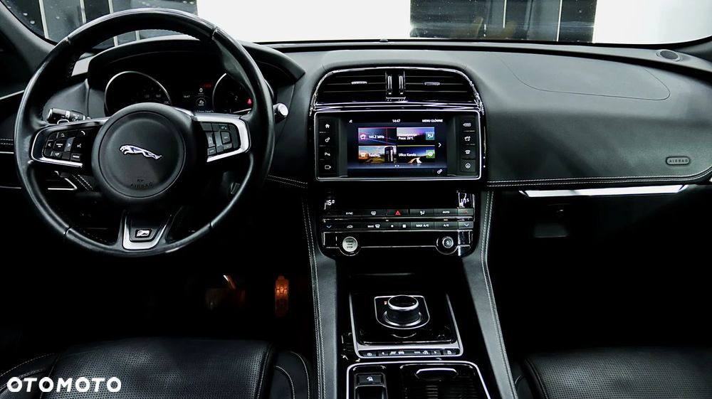 Jaguar F-Pace 20d AWD R-Sport - 17