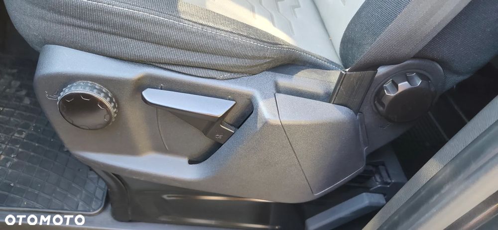 Ford Tourneo Custom - 16