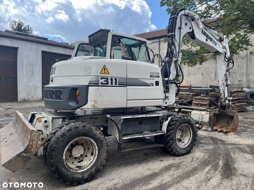 Liebherr A311 - 8