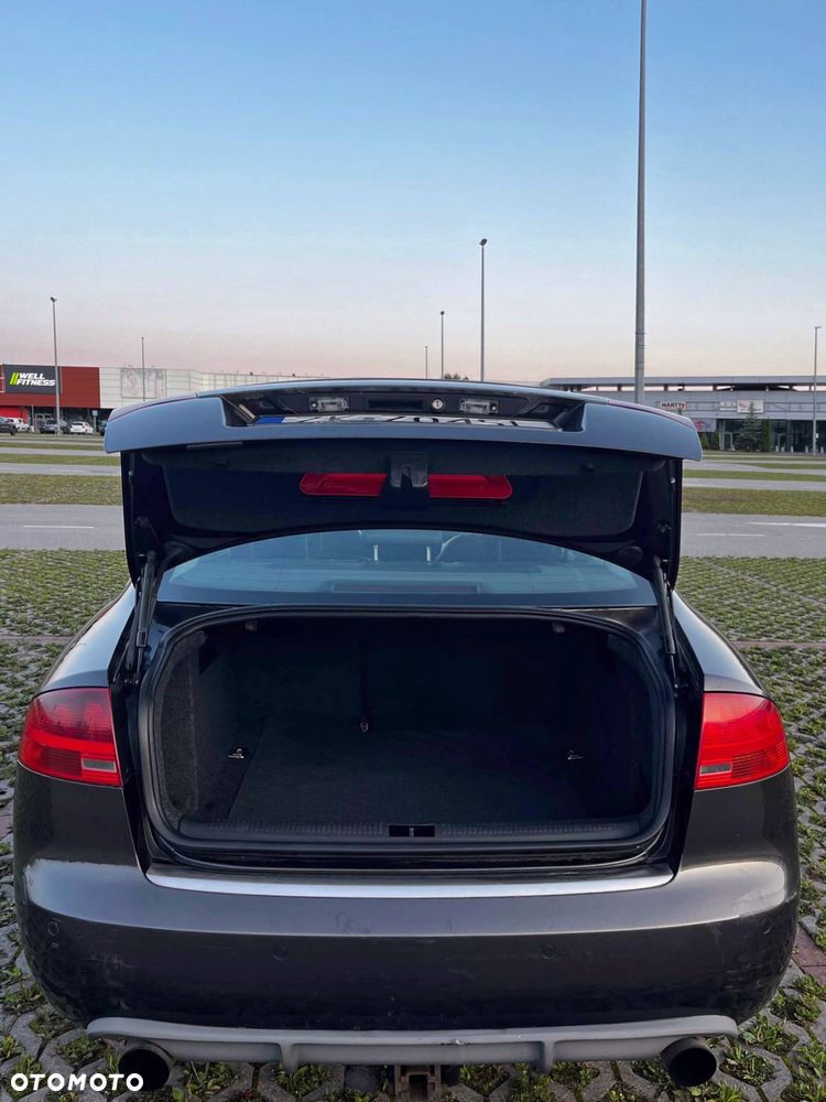 Audi A4 Limousine - 6