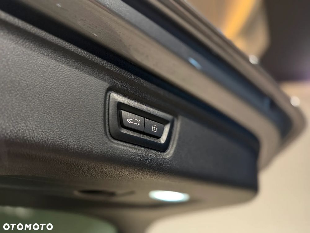 BMW Seria 3 M340i xDrive mHEV sport - 10
