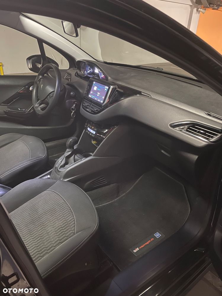 Peugeot 208 - 12